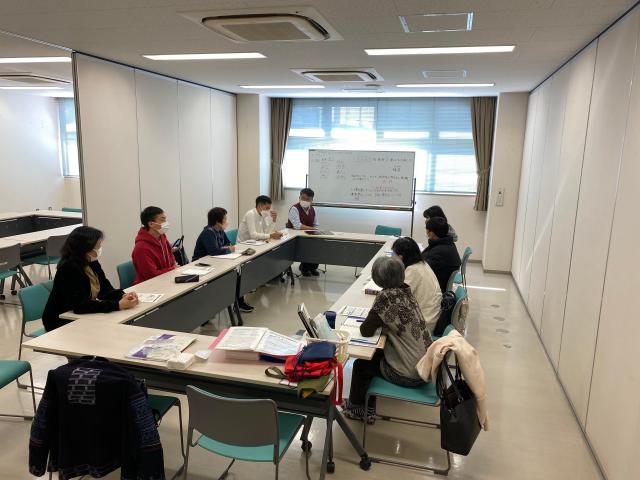 �������i