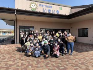 �������i